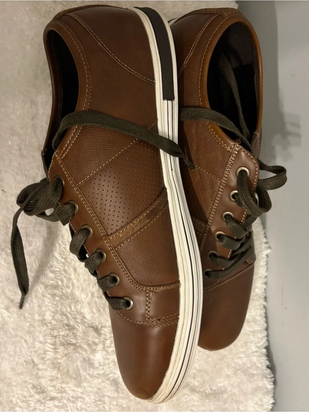 Kenneth Cole Reaction Brown Leather Low-Top Sneakers with Olive Laces